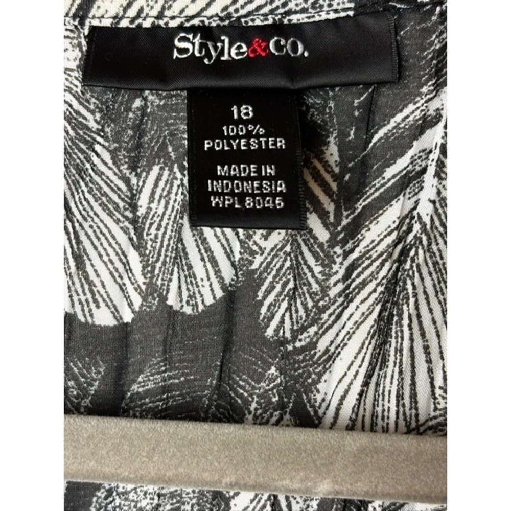 Womens 18 Style & Co Blouse Top Black White Feather Print V-Neck Long Sleeve - Picture 4 of 6